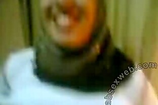 Shy Egyptian In Hijab Shows Pussy ( by meroo) 78 sec