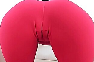 Teen With Cameltoe In Tight Yoga Pants. Round Ass Pussy Gape 52 sec