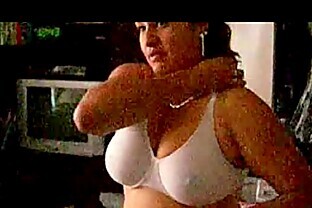 karishma big boobs aunty wearing bra tight nipple show 25 sec