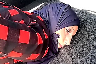 OMG !! Unfaithful Muslim wife this finds tied in the trunk of his neighbor, he will get her pregnant ... 6 min