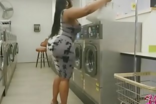 Victoria Cakes goes to laundry matt to get fucked