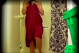 Hidden Bathroom Cam Spies on Sandy Showering