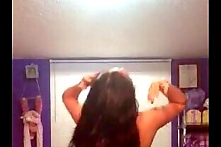 Morrita bailando y desnudandose en cam