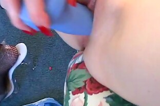 Mature in fishnets toys her pussy and ass