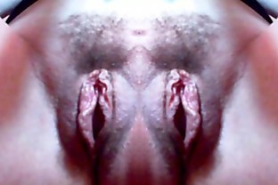 Una mostruosa vagina doppia con grandi labbra: un mostro davvero eccitante che ti farà venire