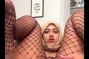 Leaked video of Arab girl with her BF