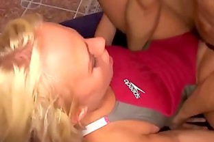 Blonde Couple doing Insertion